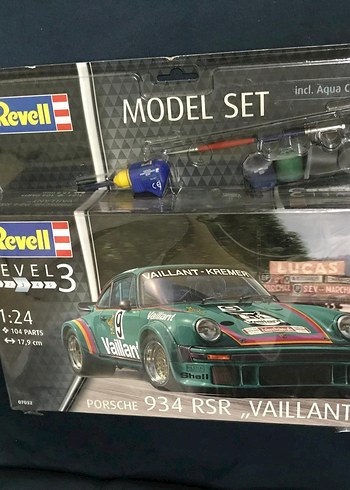 Revell Porsche 934 RSR Model Set 1:24