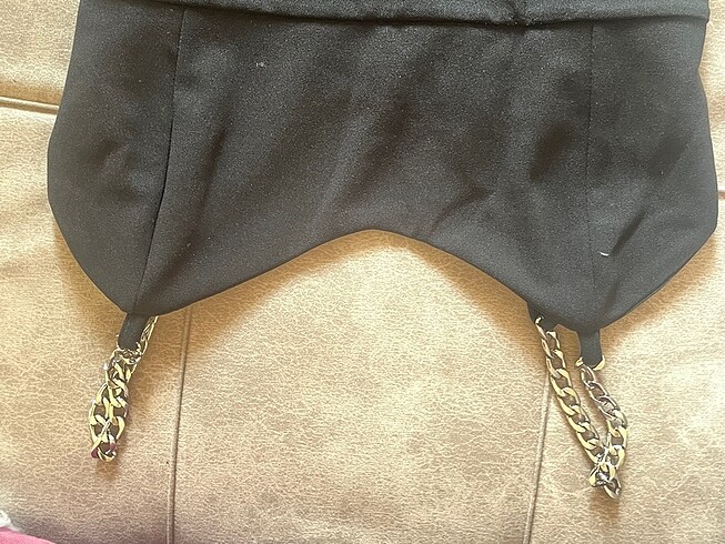 Yırtmaçlı siyah elbise - Görsel 3