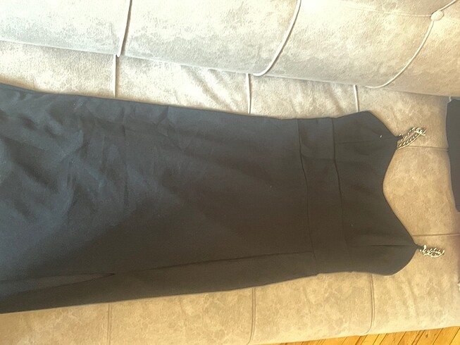 Yırtmaçlı siyah elbise - Görsel 2