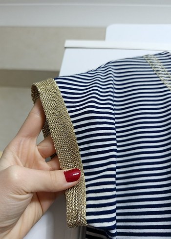 Altın Zincir Detaylı Çizgili Kadın Tişört - Görsel 3