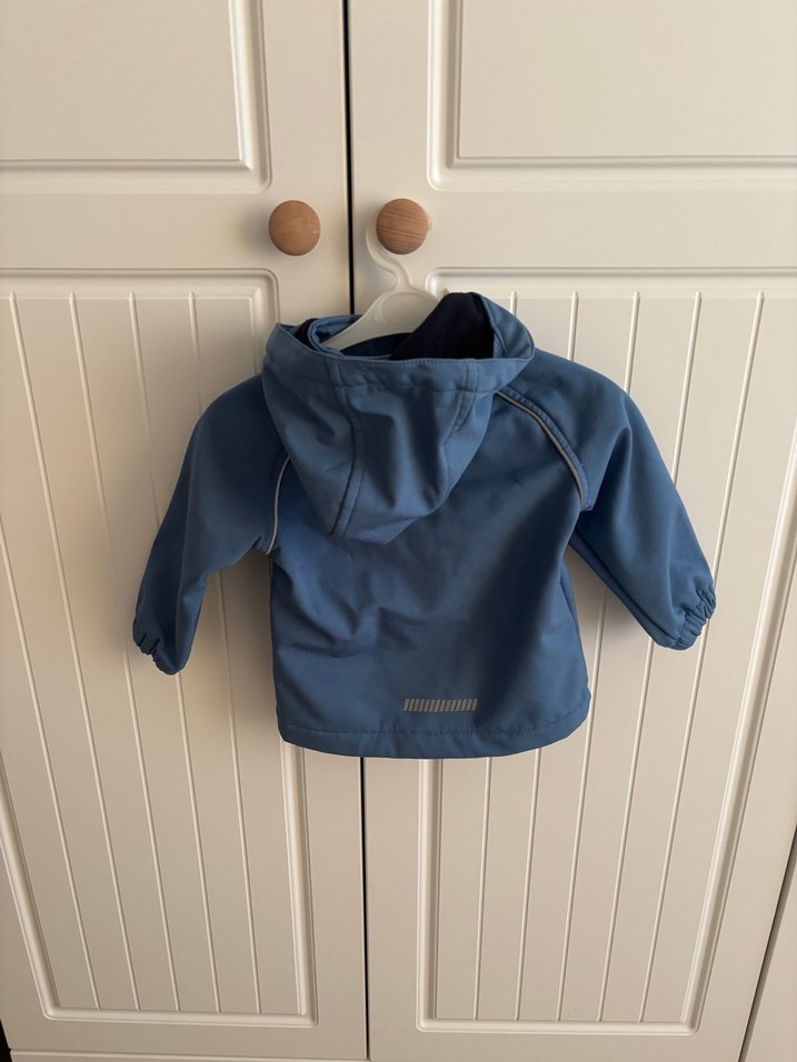 Erkek Çocuk Mavi Kapüşonlu Fermuarlı Yağmurluk - Görsel 2