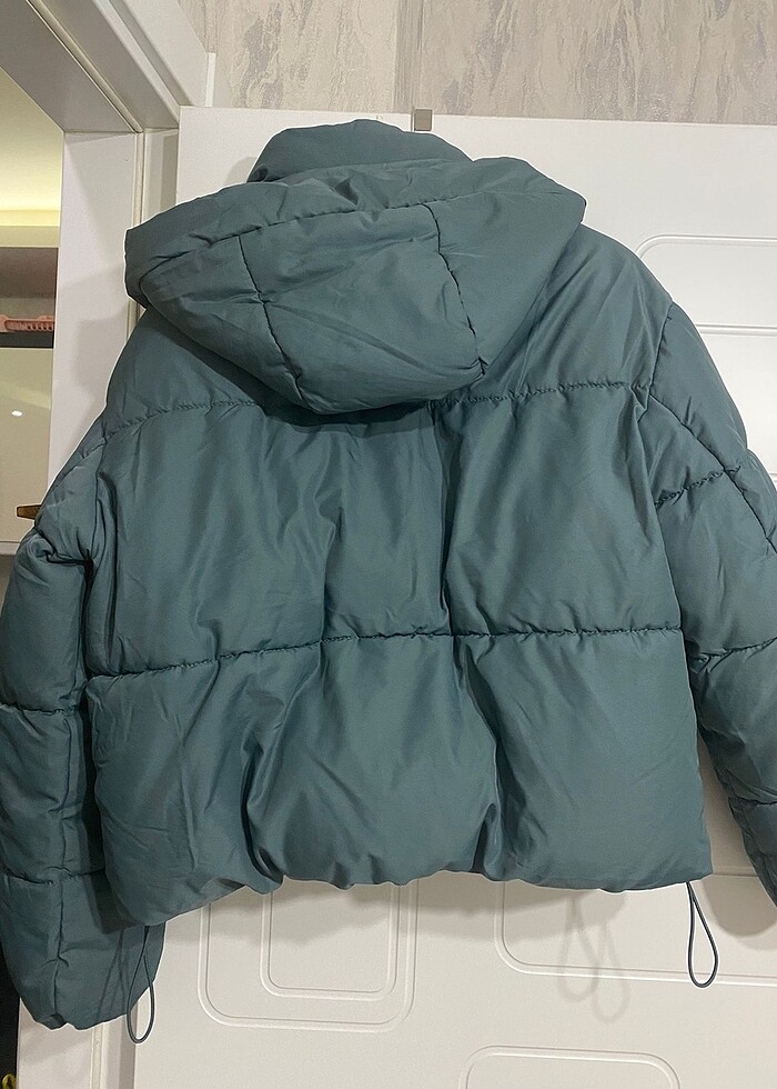 bershka yeşil şişme mont - Görsel 4