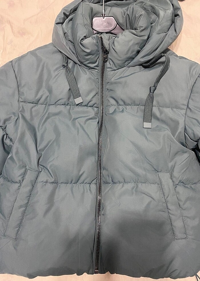 bershka yeşil şişme mont - Görsel 3