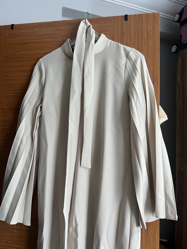 Beyaz Uzun Kollu Piliseli Kadın elbise - Görsel 2