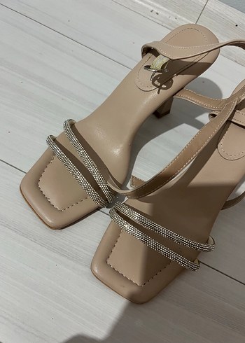 Bej Stiletto Topuklu Kemerli Kadın Abiye Ayakkabı - Görsel 4