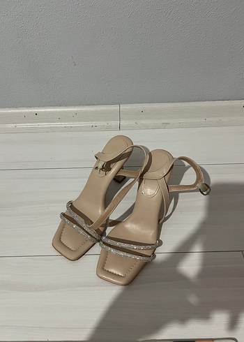 Bej Stiletto Topuklu Kemerli Kadın Abiye Ayakkabı - Görsel 2