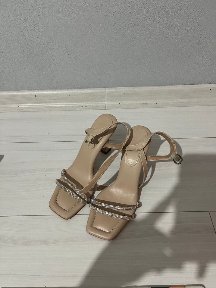 Bej Stiletto Topuklu Kemerli Kadın Abiye Ayakkabı - Görsel 2