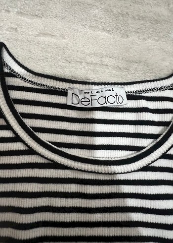 Çizgili Kolsuz V Yaka Atlet - Görsel 2