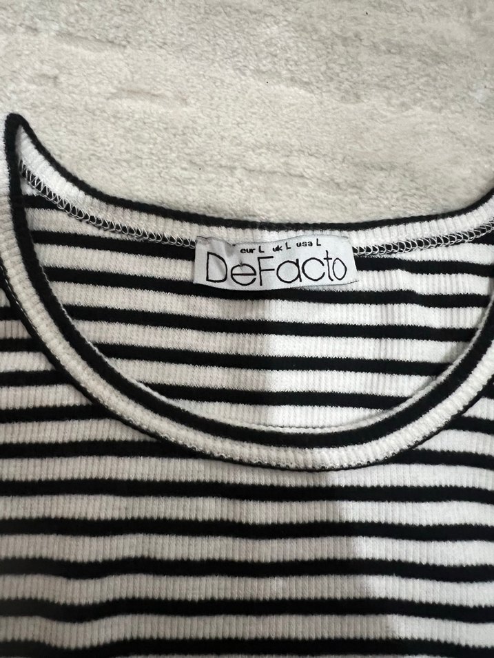 Çizgili Kolsuz V Yaka Atlet - Görsel 2