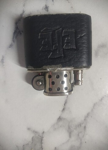 Beden Zippo çakmak