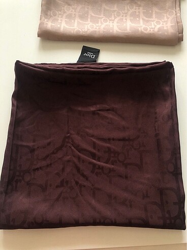 Dior D desen eşarp