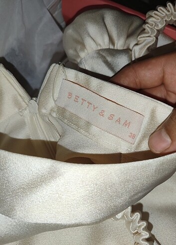 Saten ekru elbise - Görsel 7