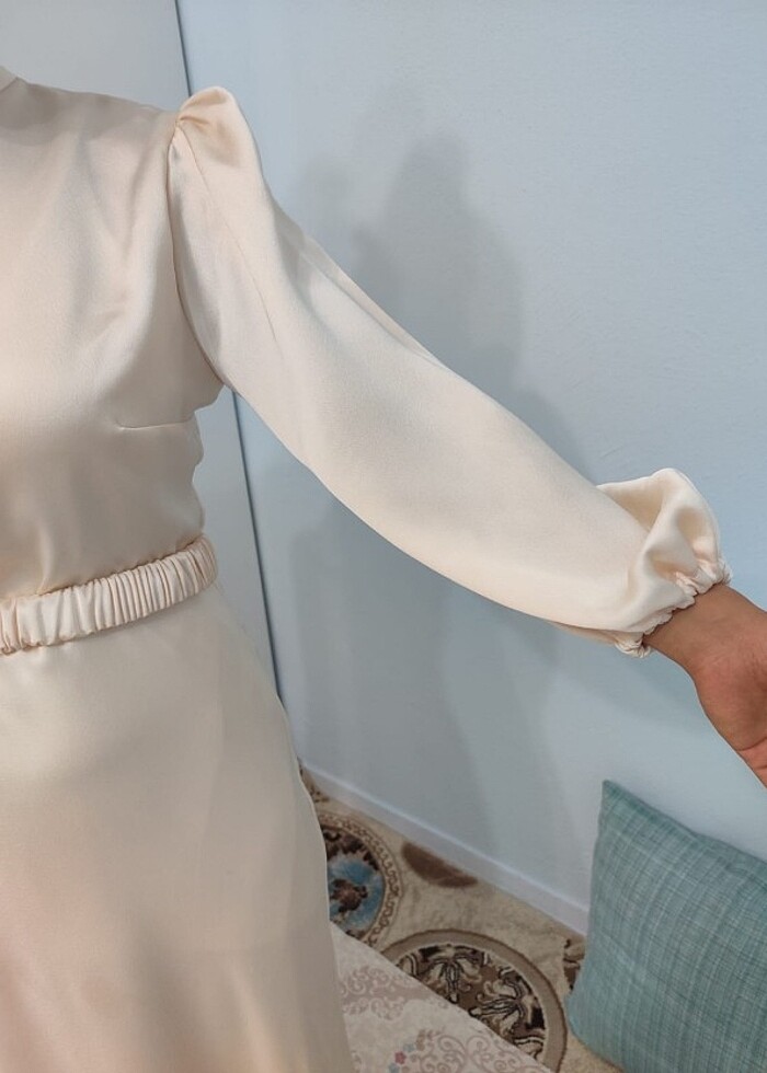 Saten ekru elbise - Görsel 3