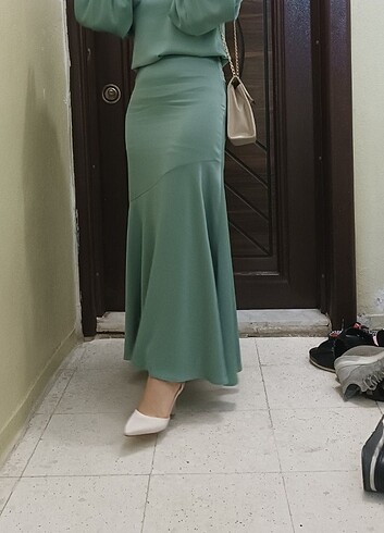 Saten küf yeşili etekli gömlekli takım