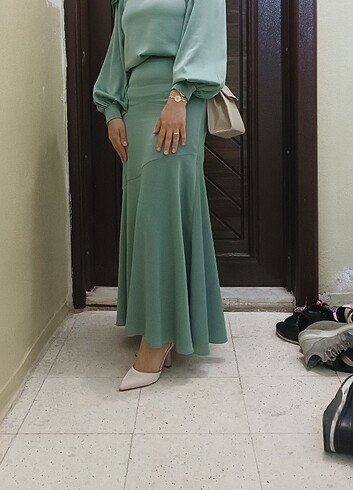 Saten küf yeşili etekli gömlekli takım - Görsel 2