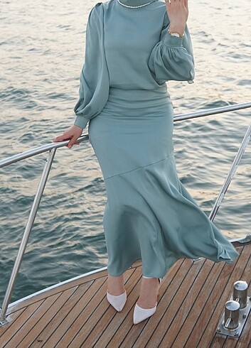 Saten küf yeşili etekli gömlekli takım - Görsel 3