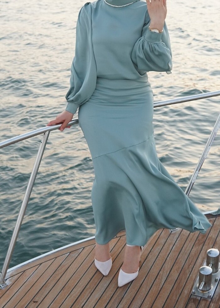 Saten küf yeşili etekli gömlekli takım - Görsel 3