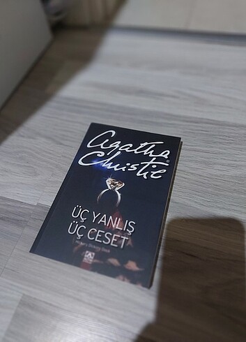 Agatha Christie-Üç Yanlış Üç Ceset