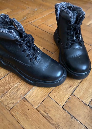 Siyah Kürklü Kadın Dolgu Topuk Bot - Görsel 2