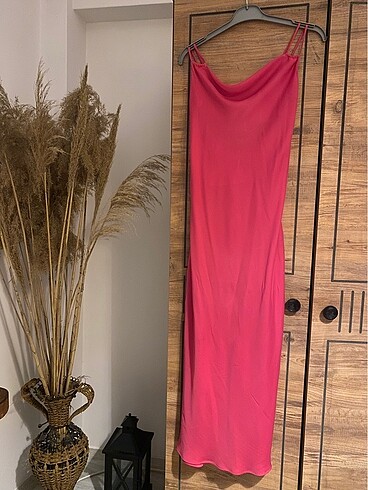 s Beden Zara viral pembe fuşya çapraz askılı saten elbise