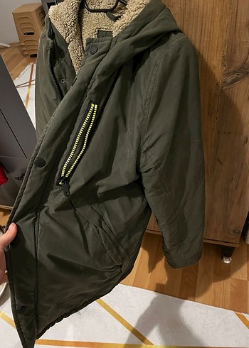 Erkek Çocuk Kürklü Kapüşonlu Mont - Görsel 2