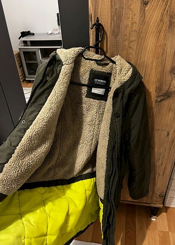 Erkek Çocuk Kürklü Kapüşonlu Mont - Görsel 3