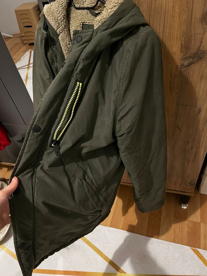 Erkek Çocuk Kürklü Kapüşonlu Mont - Görsel 2