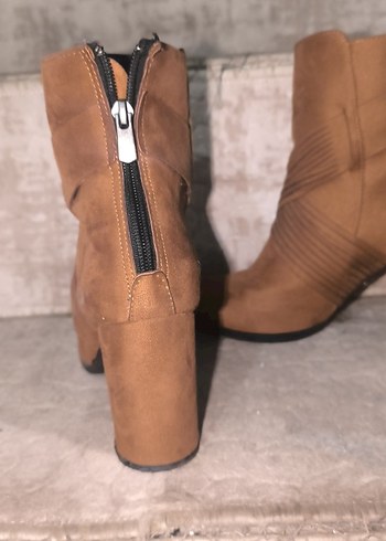 Kahverengi Süet Tokalı Kadın Bot - Görsel 2