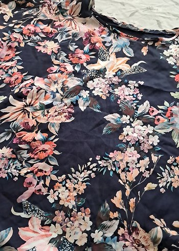 Çiçek Desenli Bohem Kısa Kollu Bluz - Görsel 2