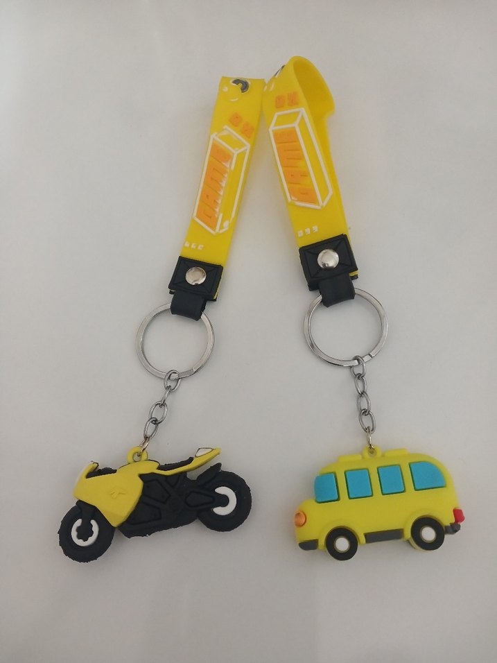 Sarı Renkli Zincir Detaylı Anahtarlık - Görsel 2