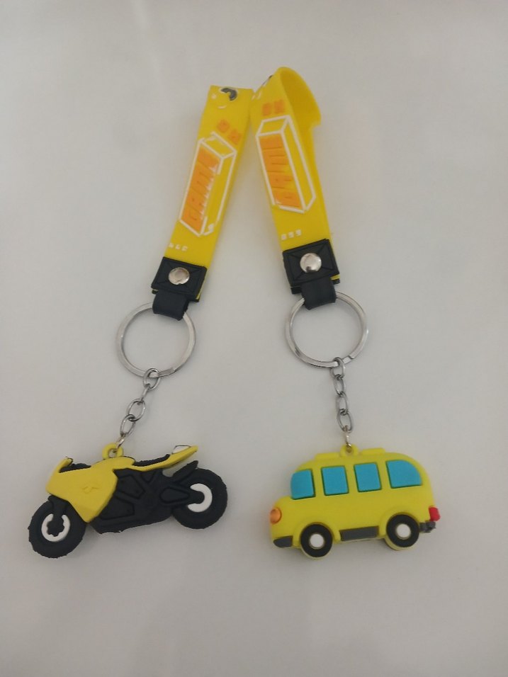 Sarı Renkli Zincir Detaylı Anahtarlık - Görsel 4