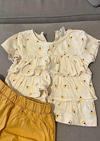 Sarı Fırfırlı Bebek Kız Takımı - Görsel 3