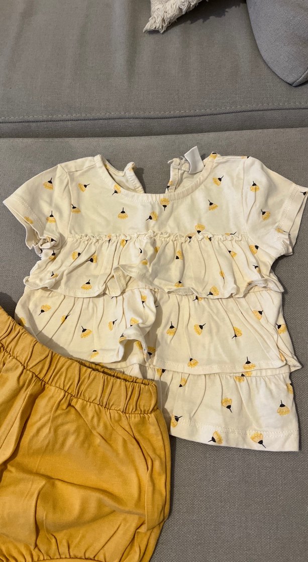 Sarı Fırfırlı Bebek Kız Takımı - Görsel 3