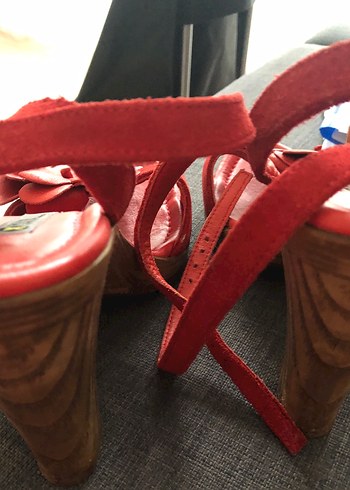 Kırmızı Çiçekli Platform Topuklu Sandalet - Görsel 3