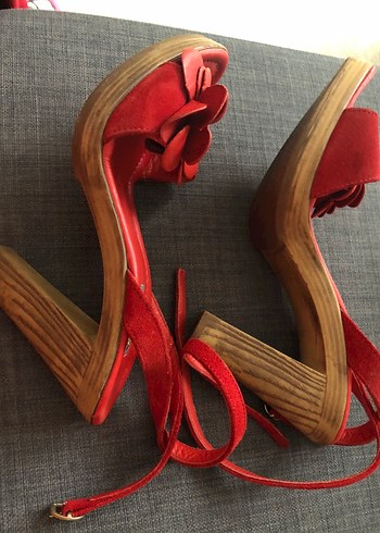 Kırmızı Çiçekli Platform Topuklu Sandalet - Görsel 5