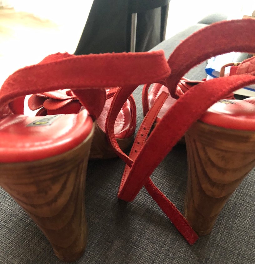 Kırmızı Çiçekli Platform Topuklu Sandalet - Görsel 3