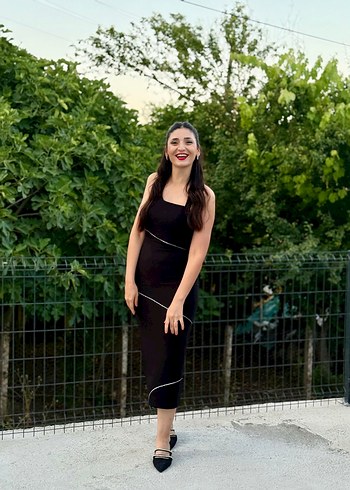 Parlak Siyah Askılı Uzun Elbise - Görsel 6