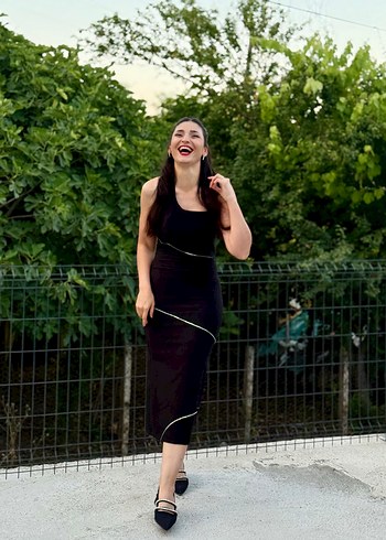 Parlak Siyah Askılı Uzun Elbise - Görsel 4