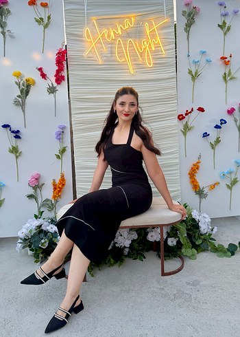 Parlak Siyah Askılı Uzun Elbise - Görsel 3