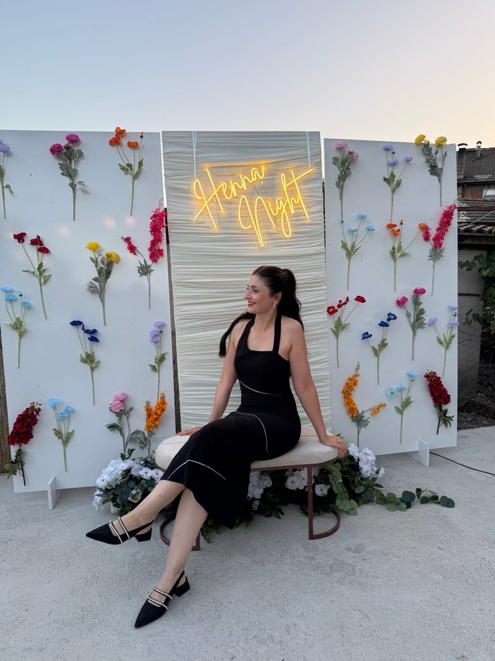 Parlak Siyah Askılı Uzun Elbise - Görsel 2