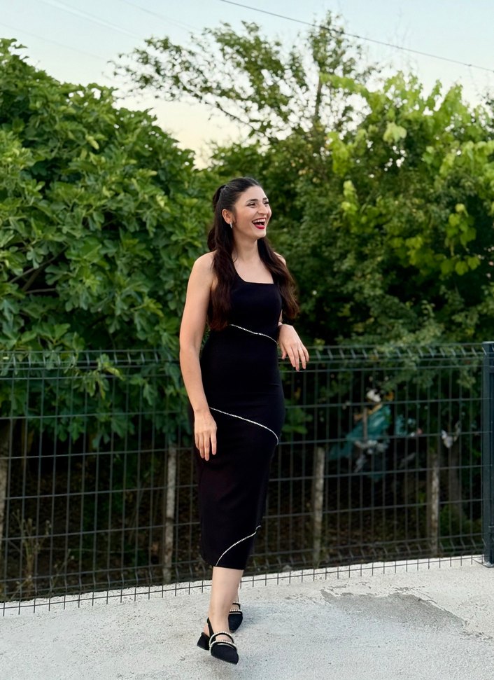 Parlak Siyah Askılı Uzun Elbise - Görsel 5