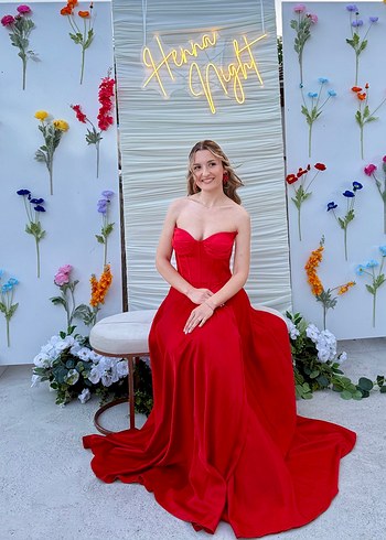 Kırmızı Straplez Uzun Drapeli Kadın Abiye - Görsel 4