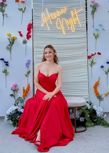 Kırmızı Straplez Uzun Drapeli Kadın Abiye - Görsel 6