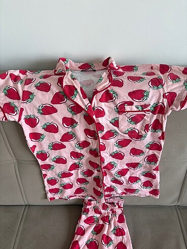 s Beden Çilek desenli pijama takımı