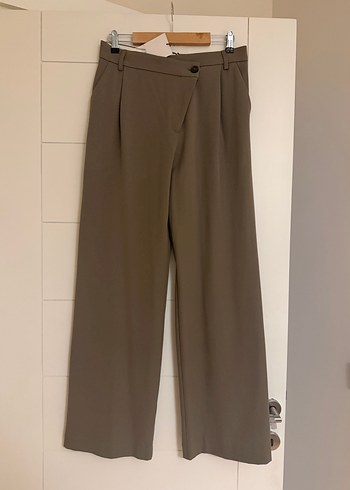 Zara Etiketli Zara M Beden Capraz Bel Detayli Kumas Pantolon