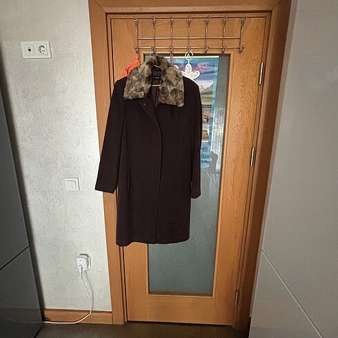 Kaşe kaban manto 46 ve 44 beden uyumludur toplamda iki üç kez gi