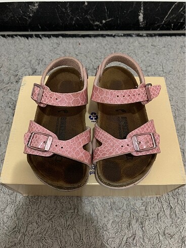 Birkenstock 24 numara sandalet