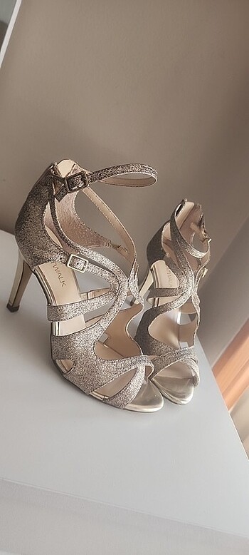 Catwalk Junkie Gold abiye ayakkabı stiletto