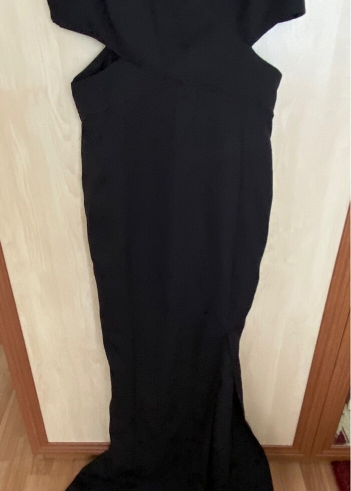 trenyolmilla etiketli dekolteli elbise yırtmaçlı - Görsel 4