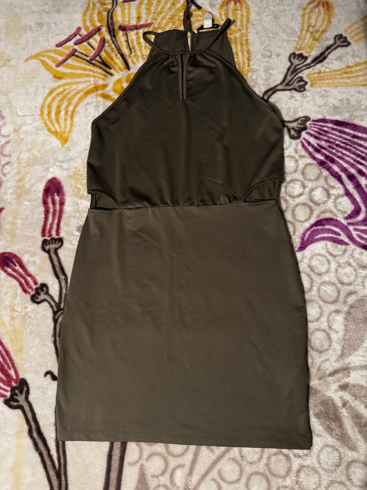 Yeşil elbise - Görsel 2